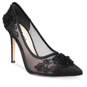 NIB  Nina Black Mesh Pump 4" with Applique  9M